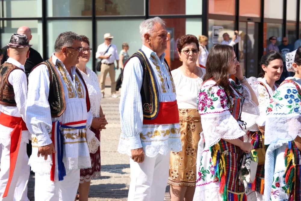 (VELIKA FOTOGALERIJA) Ređenje novog požeškog biskupa msgr. Ive Martinovića