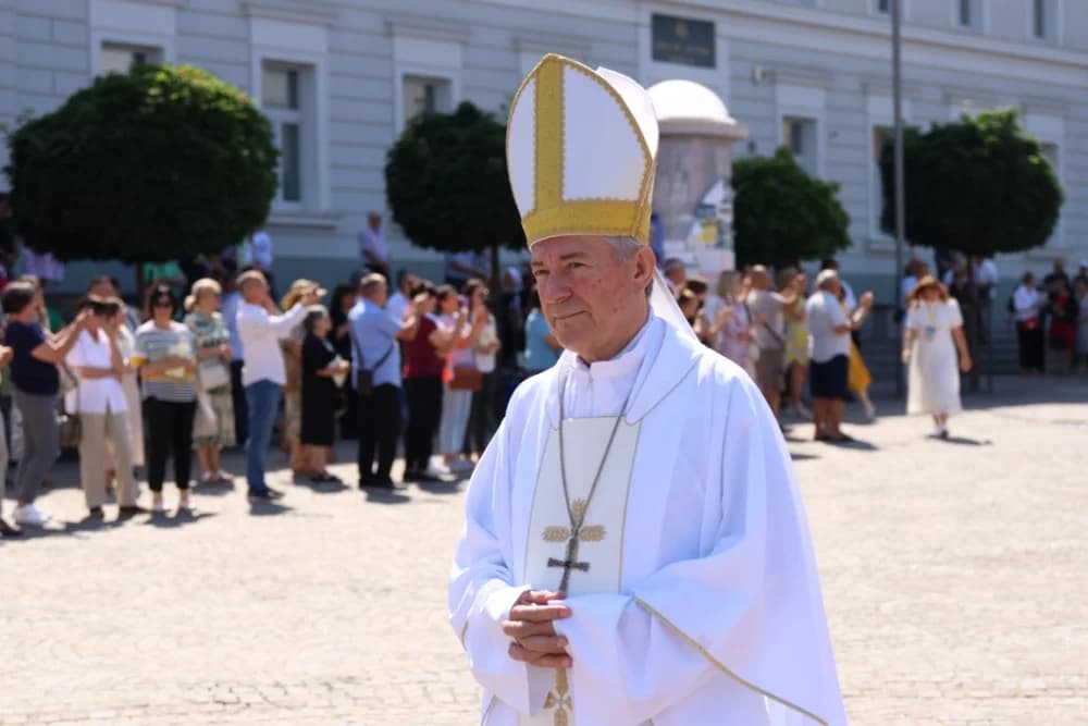 (VELIKA FOTOGALERIJA) Ređenje novog požeškog biskupa msgr. Ive Martinovića