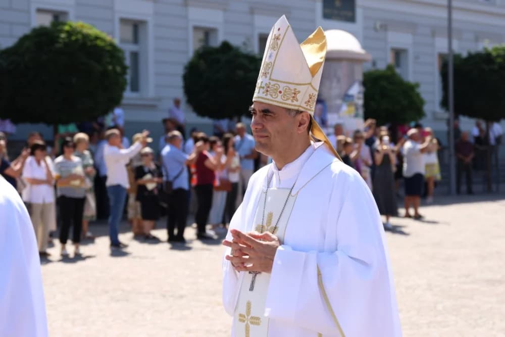 (VELIKA FOTOGALERIJA) Ređenje novog požeškog biskupa msgr. Ive Martinovića
