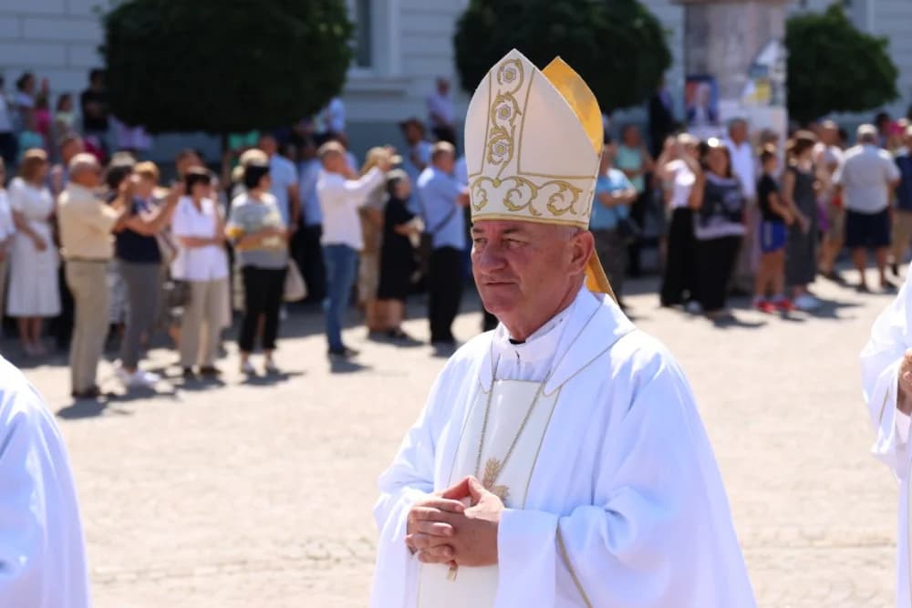 (VELIKA FOTOGALERIJA) Ređenje novog požeškog biskupa msgr. Ive Martinovića