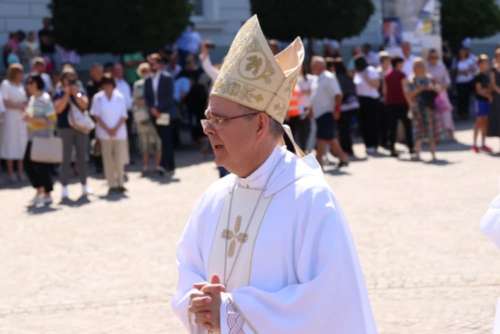 (VELIKA FOTOGALERIJA) Ređenje novog požeškog biskupa msgr. Ive Martinovića