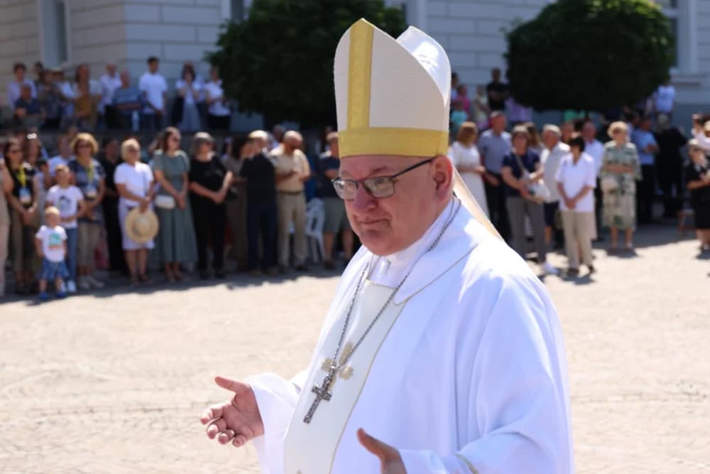 (VELIKA FOTOGALERIJA) Ređenje novog požeškog biskupa msgr. Ive Martinovića