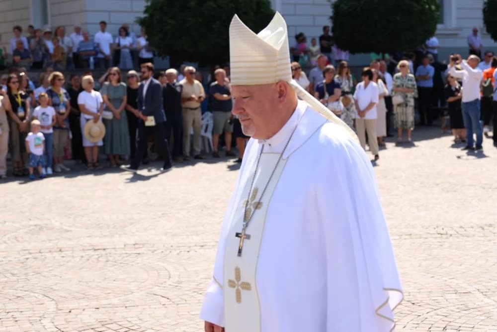 (VELIKA FOTOGALERIJA) Ređenje novog požeškog biskupa msgr. Ive Martinovića