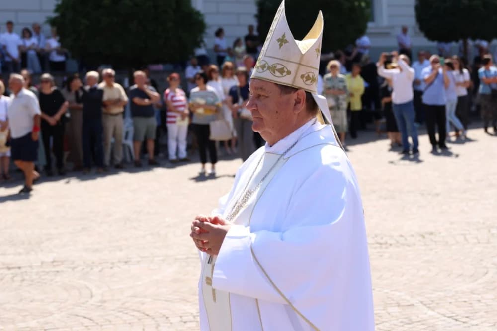 (VELIKA FOTOGALERIJA) Ređenje novog požeškog biskupa msgr. Ive Martinovića