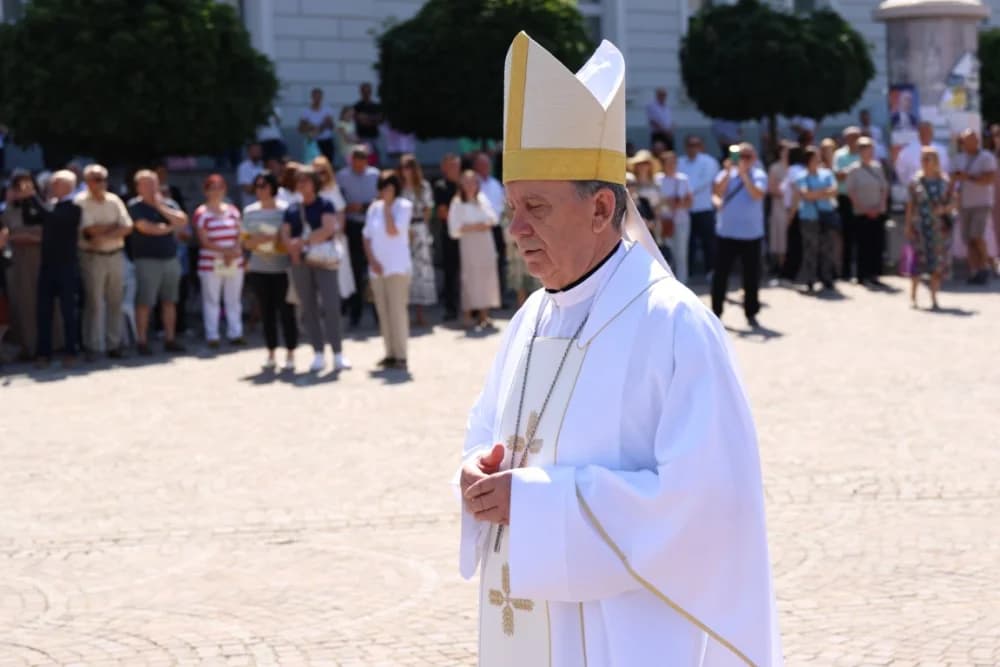(VELIKA FOTOGALERIJA) Ređenje novog požeškog biskupa msgr. Ive Martinovića