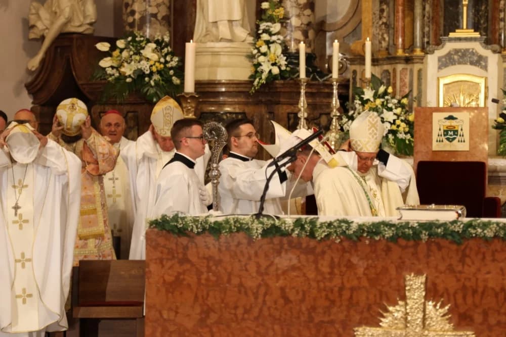 (VELIKA FOTOGALERIJA) Ređenje novog požeškog biskupa msgr. Ive Martinovića