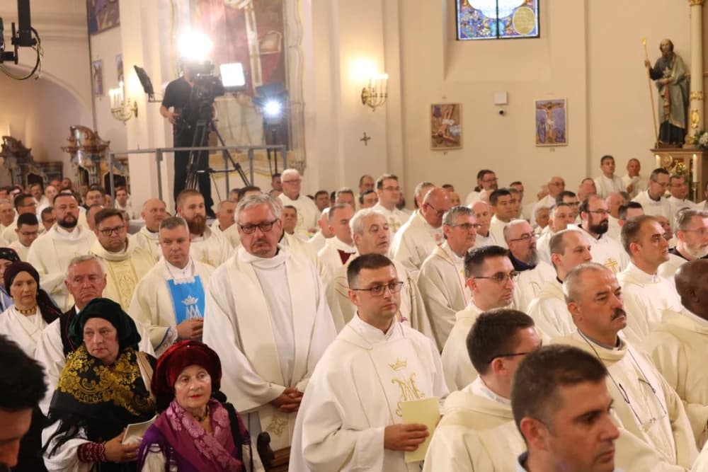 (VELIKA FOTOGALERIJA) Ređenje novog požeškog biskupa msgr. Ive Martinovića