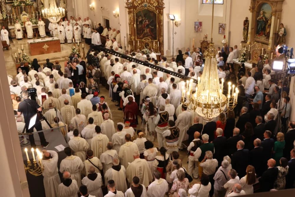 (VELIKA FOTOGALERIJA) Ređenje novog požeškog biskupa msgr. Ive Martinovića