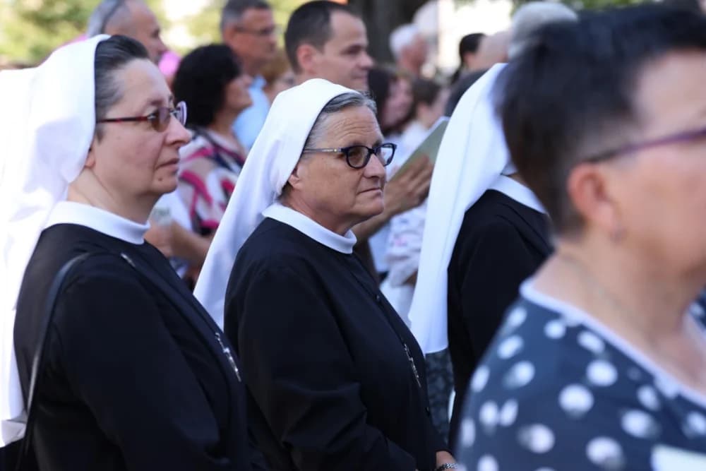 (VELIKA FOTOGALERIJA) Ređenje novog požeškog biskupa msgr. Ive Martinovića