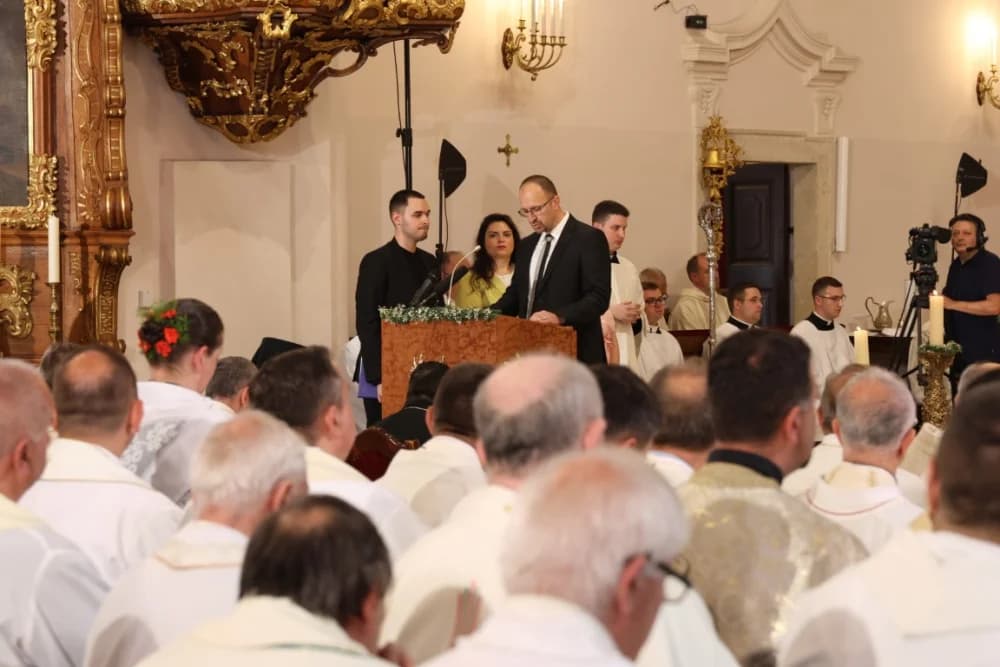 (VELIKA FOTOGALERIJA) Ređenje novog požeškog biskupa msgr. Ive Martinovića