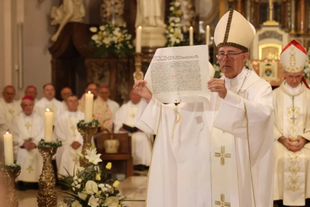 (VELIKA FOTOGALERIJA) Ređenje novog požeškog biskupa msgr. Ive Martinovića
