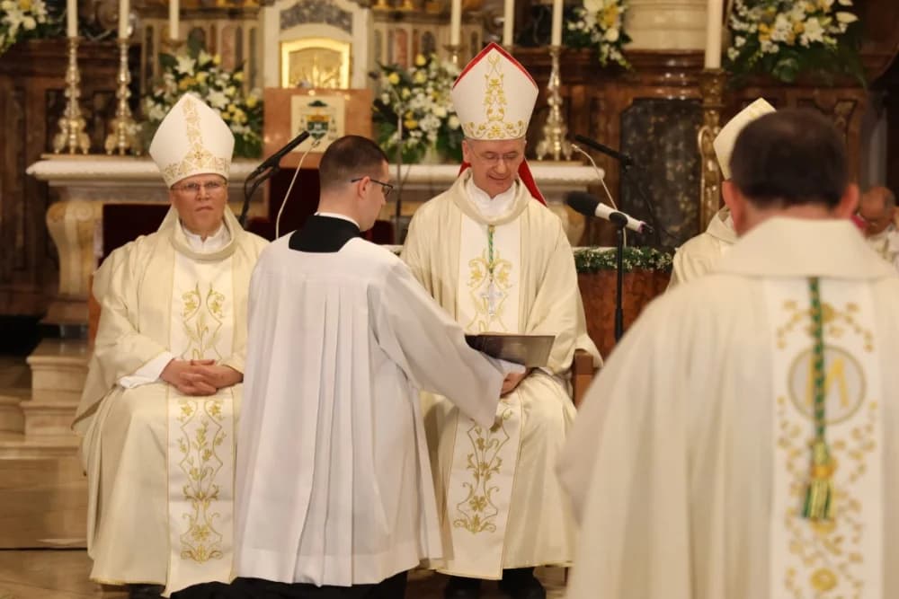 (VELIKA FOTOGALERIJA) Ređenje novog požeškog biskupa msgr. Ive Martinovića