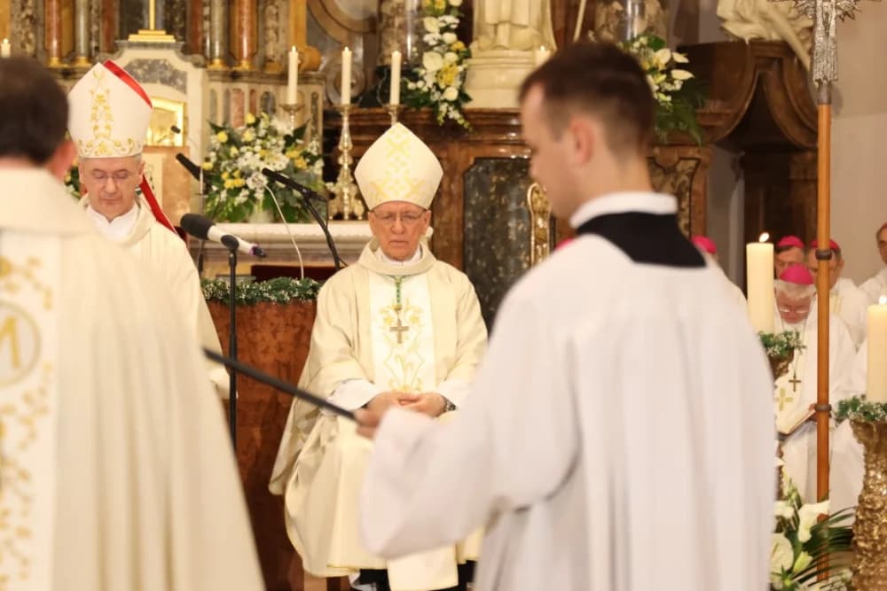 (VELIKA FOTOGALERIJA) Ređenje novog požeškog biskupa msgr. Ive Martinovića
