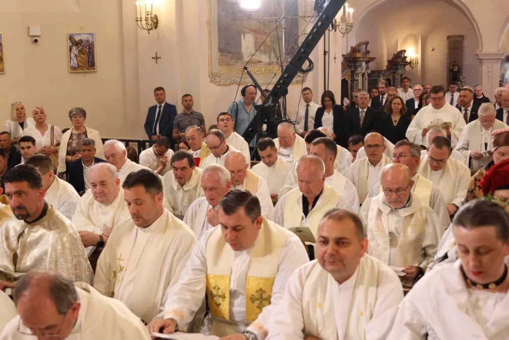 (VELIKA FOTOGALERIJA) Ređenje novog požeškog biskupa msgr. Ive Martinovića
