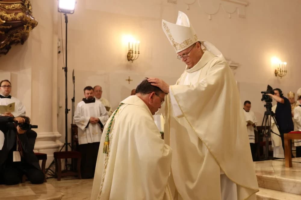 (VELIKA FOTOGALERIJA) Ređenje novog požeškog biskupa msgr. Ive Martinovića