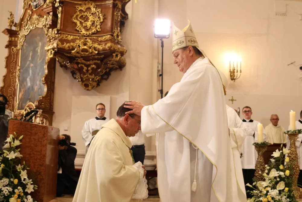 (VELIKA FOTOGALERIJA) Ređenje novog požeškog biskupa msgr. Ive Martinovića