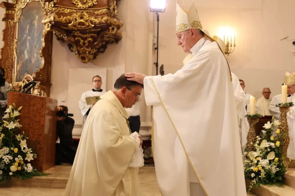 (VELIKA FOTOGALERIJA) Ređenje novog požeškog biskupa msgr. Ive Martinovića