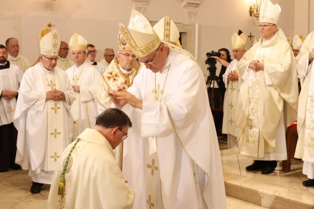 (VELIKA FOTOGALERIJA) Ređenje novog požeškog biskupa msgr. Ive Martinovića
