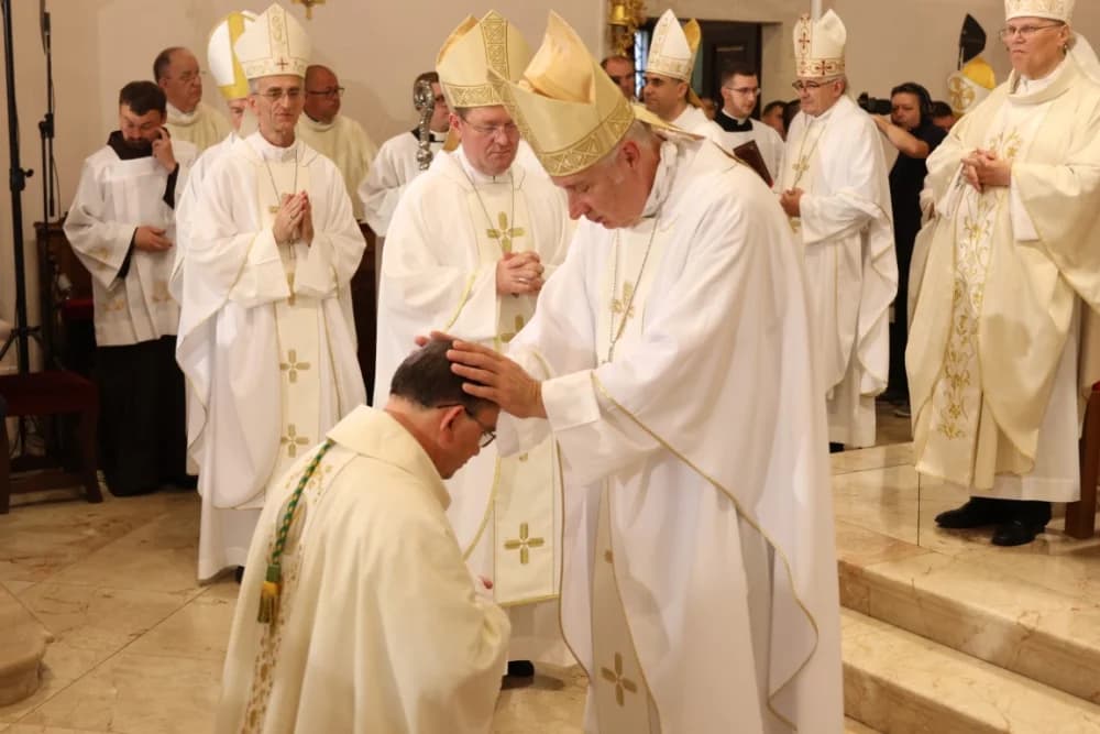 (VELIKA FOTOGALERIJA) Ređenje novog požeškog biskupa msgr. Ive Martinovića