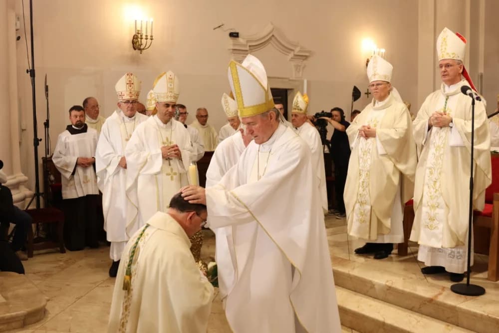 (VELIKA FOTOGALERIJA) Ređenje novog požeškog biskupa msgr. Ive Martinovića
