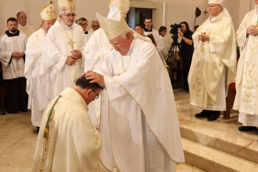 (VELIKA FOTOGALERIJA) Ređenje novog požeškog biskupa msgr. Ive Martinovića