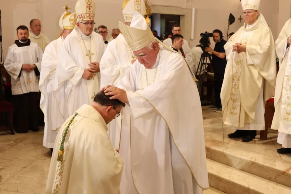 (VELIKA FOTOGALERIJA) Ređenje novog požeškog biskupa msgr. Ive Martinovića