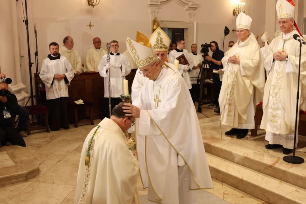 (VELIKA FOTOGALERIJA) Ređenje novog požeškog biskupa msgr. Ive Martinovića