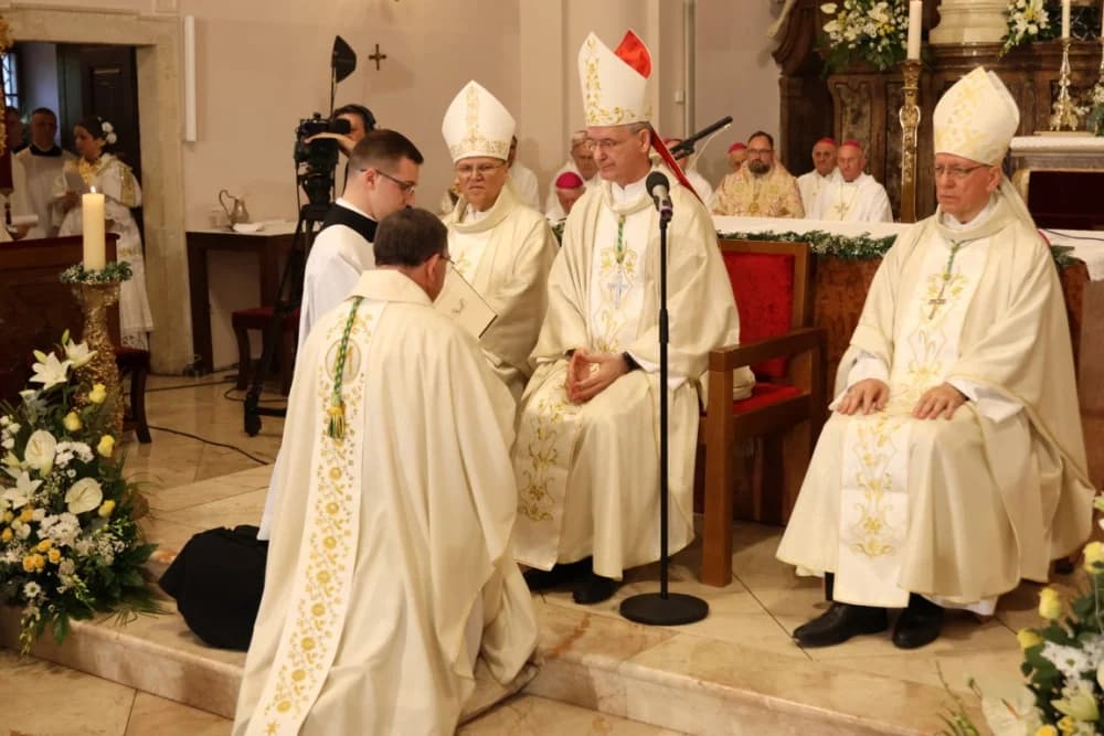 (VELIKA FOTOGALERIJA) Ređenje novog požeškog biskupa msgr. Ive Martinovića