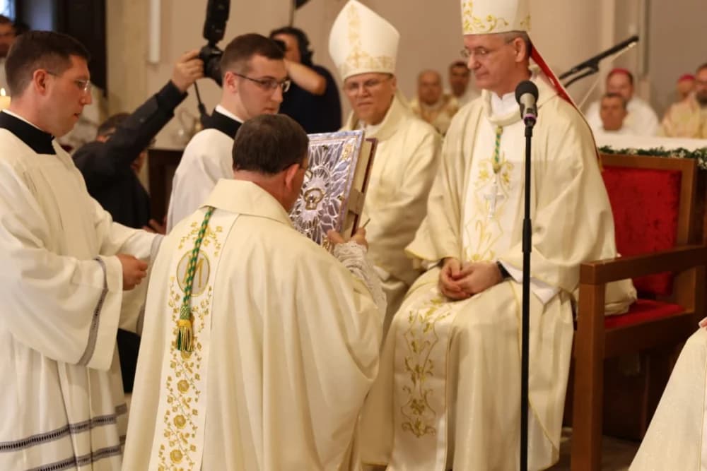 (VELIKA FOTOGALERIJA) Ređenje novog požeškog biskupa msgr. Ive Martinovića