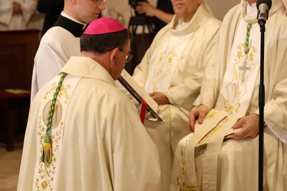 (VELIKA FOTOGALERIJA) Ređenje novog požeškog biskupa msgr. Ive Martinovića