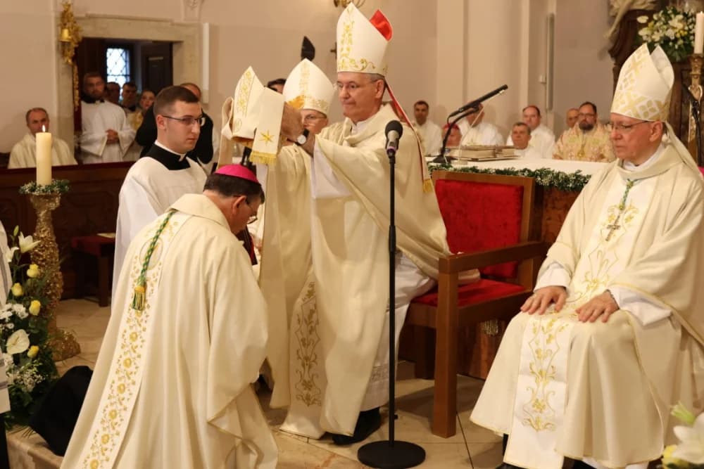 (VELIKA FOTOGALERIJA) Ređenje novog požeškog biskupa msgr. Ive Martinovića