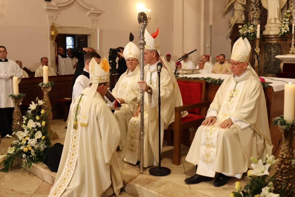 (VELIKA FOTOGALERIJA) Ređenje novog požeškog biskupa msgr. Ive Martinovića