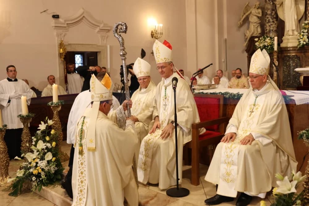 (VELIKA FOTOGALERIJA) Ređenje novog požeškog biskupa msgr. Ive Martinovića