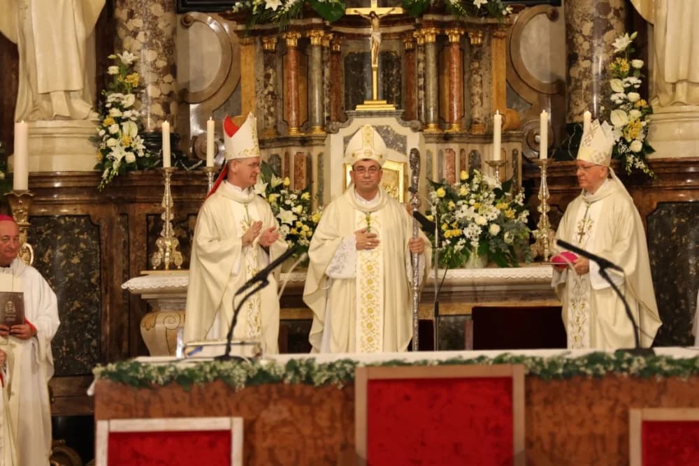 (VELIKA FOTOGALERIJA) Ređenje novog požeškog biskupa msgr. Ive Martinovića