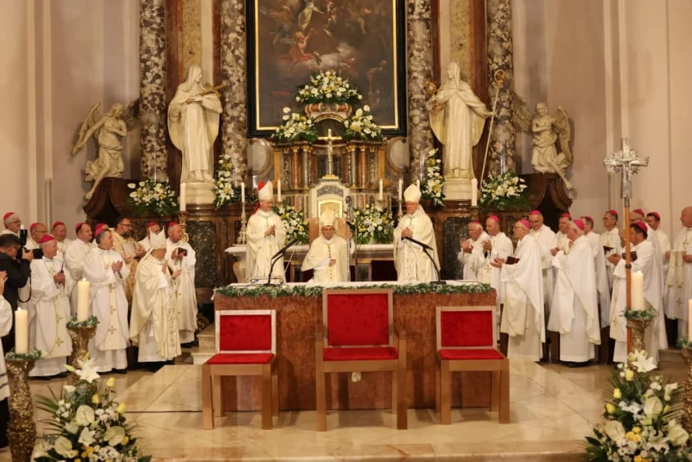 (VELIKA FOTOGALERIJA) Ređenje novog požeškog biskupa msgr. Ive Martinovića