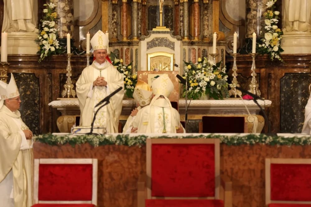 (VELIKA FOTOGALERIJA) Ređenje novog požeškog biskupa msgr. Ive Martinovića