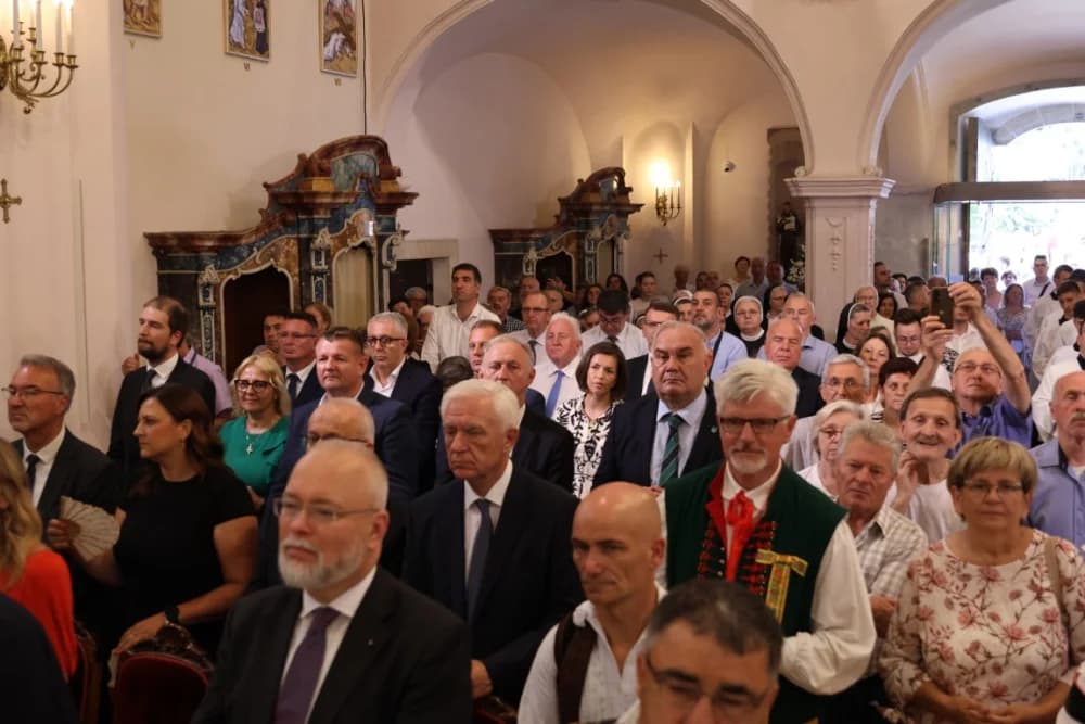 (VELIKA FOTOGALERIJA) Ređenje novog požeškog biskupa msgr. Ive Martinovića
