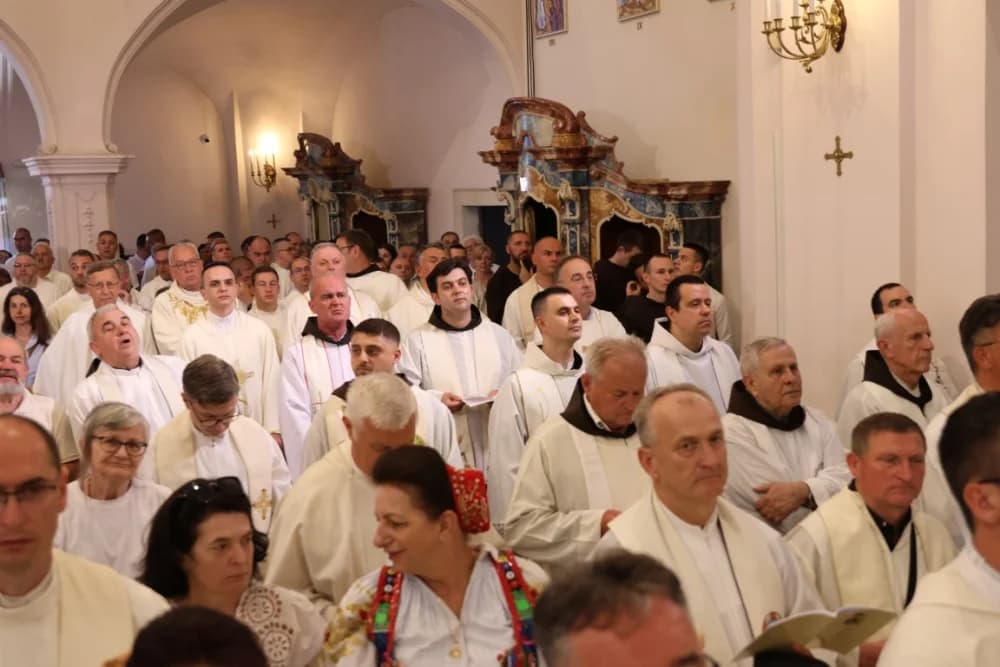 (VELIKA FOTOGALERIJA) Ređenje novog požeškog biskupa msgr. Ive Martinovića