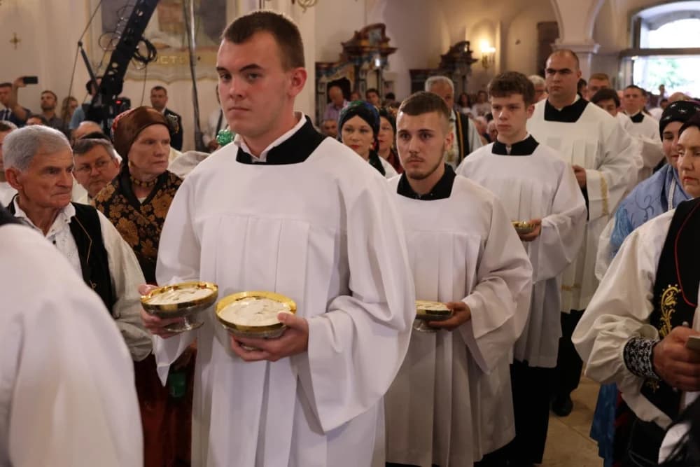 (VELIKA FOTOGALERIJA) Ređenje novog požeškog biskupa msgr. Ive Martinovića