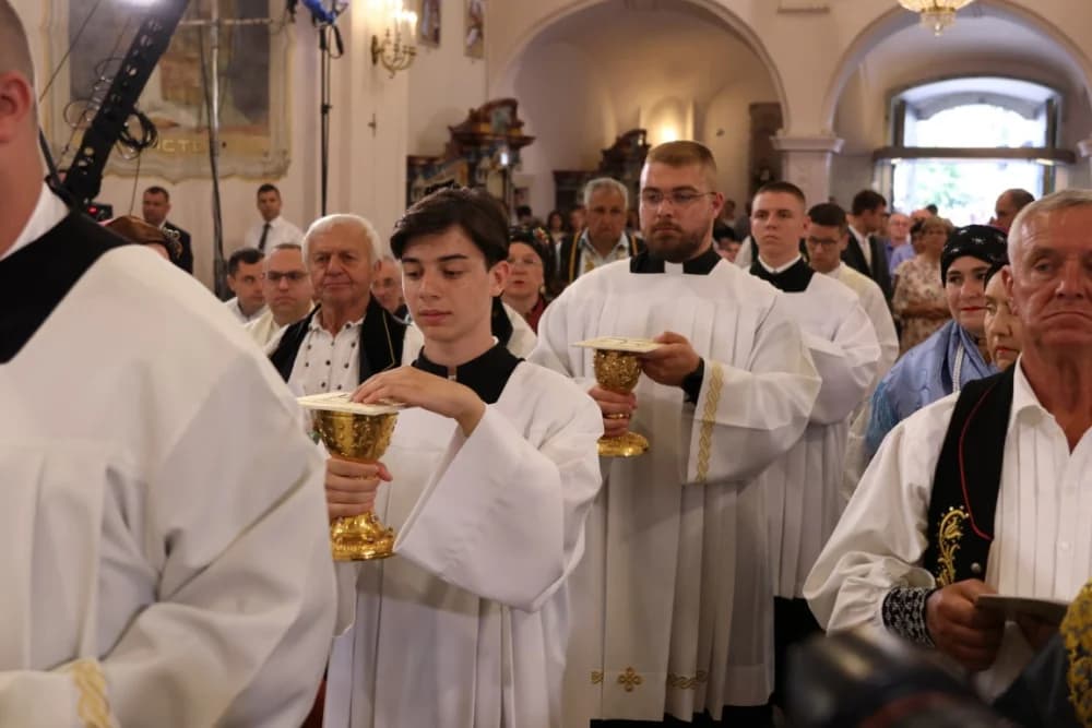 (VELIKA FOTOGALERIJA) Ređenje novog požeškog biskupa msgr. Ive Martinovića
