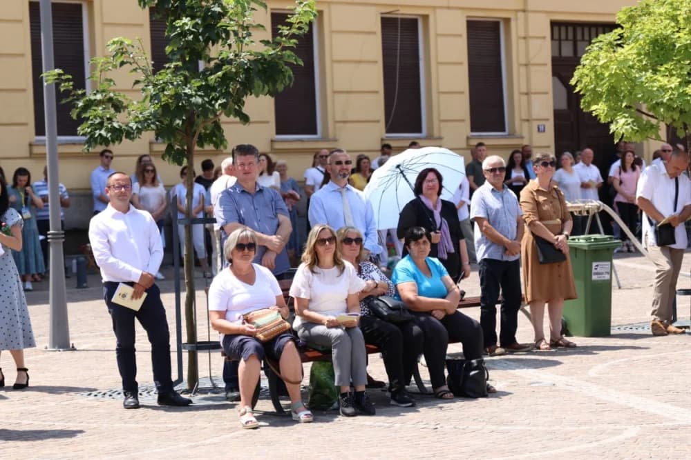 (VELIKA FOTOGALERIJA) Ređenje novog požeškog biskupa msgr. Ive Martinovića