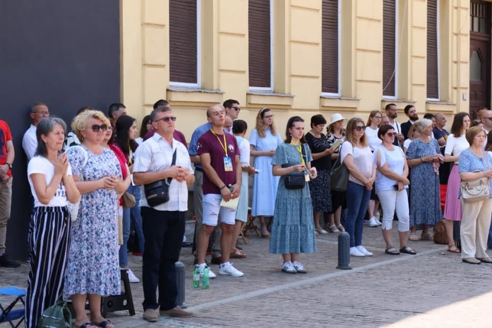 (VELIKA FOTOGALERIJA) Ređenje novog požeškog biskupa msgr. Ive Martinovića