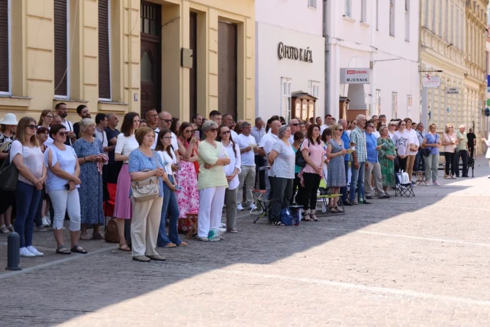 (VELIKA FOTOGALERIJA) Ređenje novog požeškog biskupa msgr. Ive Martinovića