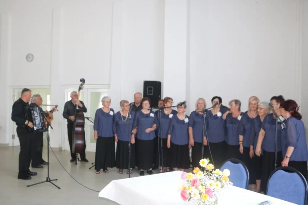 MATICA UMIROVLJENIKA VELIKA: Ugostili vršnjake iz mađarskog Kaćmara gdje su Veličani nastupali