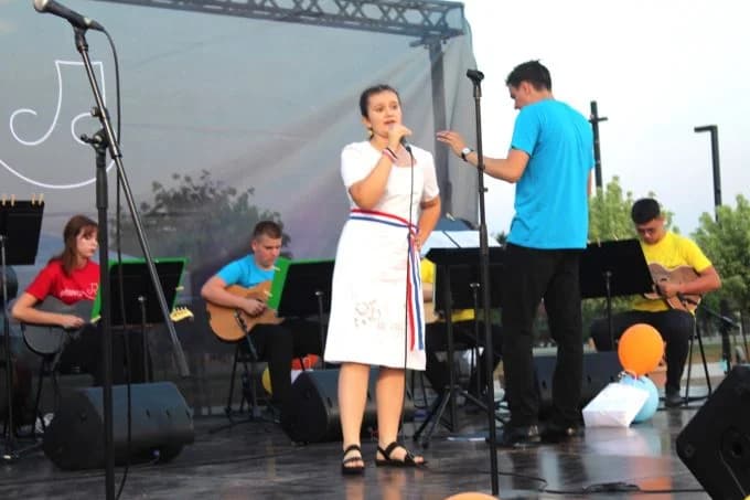 Na Trgu bećarca održana prva večer „Cvjetića glazbe“