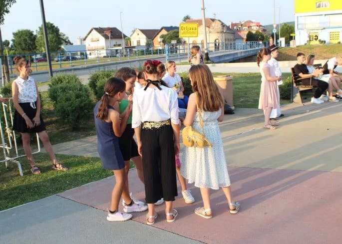 Na Trgu bećarca održana prva večer „Cvjetića glazbe“