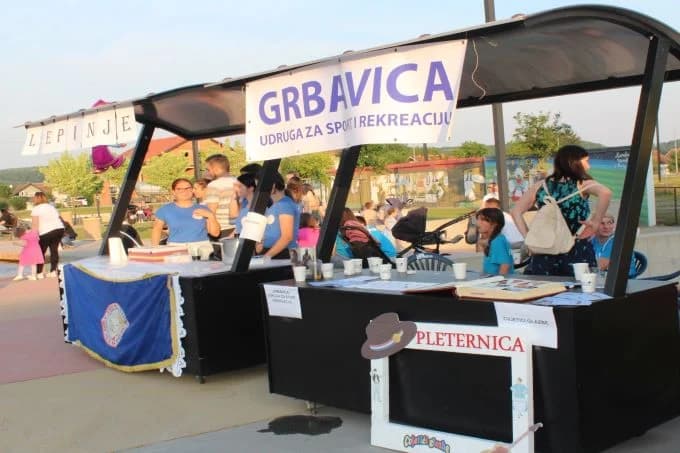 Na Trgu bećarca održana prva večer „Cvjetića glazbe“