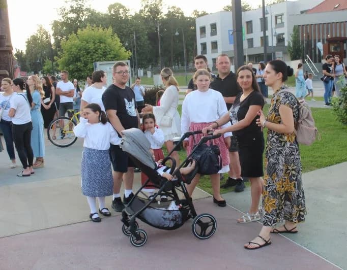 CVJETIĆI GLAZBE: Prvo mjesto osvojio Filip Kresovljak, a „najcvjetić“ Nea Galić