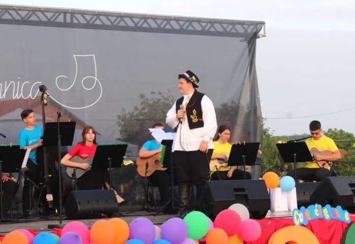 CVJETIĆI GLAZBE: Prvo mjesto osvojio Filip Kresovljak, a „najcvjetić“ Nea Galić