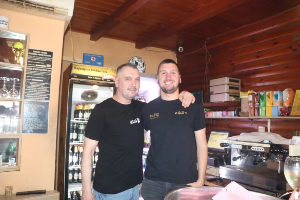 DRUŽENJE S POVODOM: Kafić Baza i njegov vlasnik Ivan Rajić zajedno proslavili rođendan